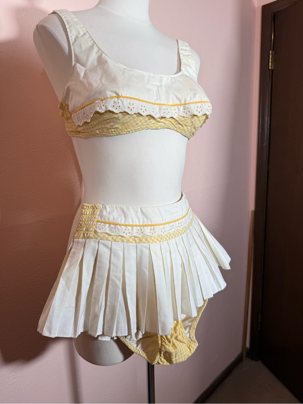 Vintage 1950’s yellow gingham Skirted two piece swimsuit Pinup girl Small - Picture 16 of 17